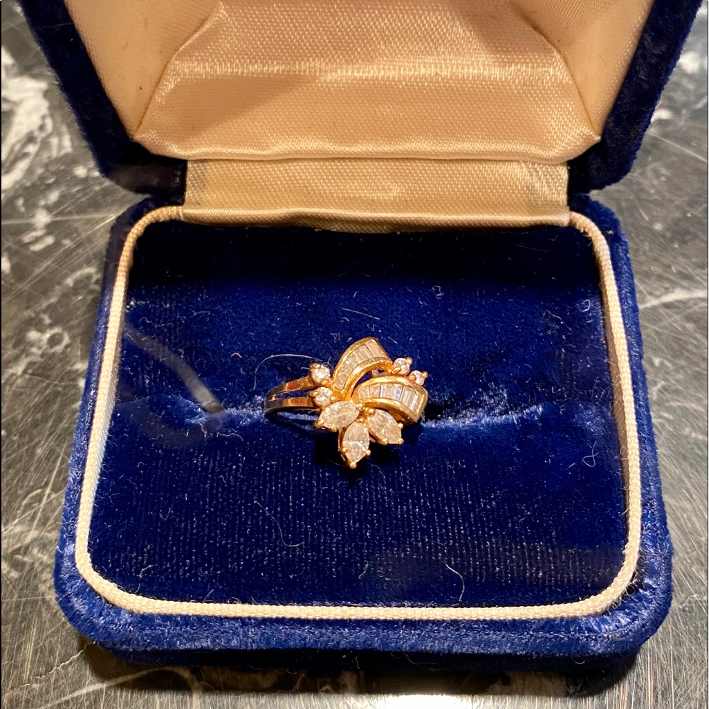 1 Karat 18 Karat Gold Ladies Cocktail Ring